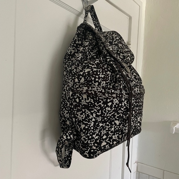 Baggu drawstring backpack in Static print - Picture 3 of 14